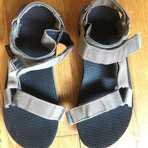 Women's Universal Teva Sandals Size 7